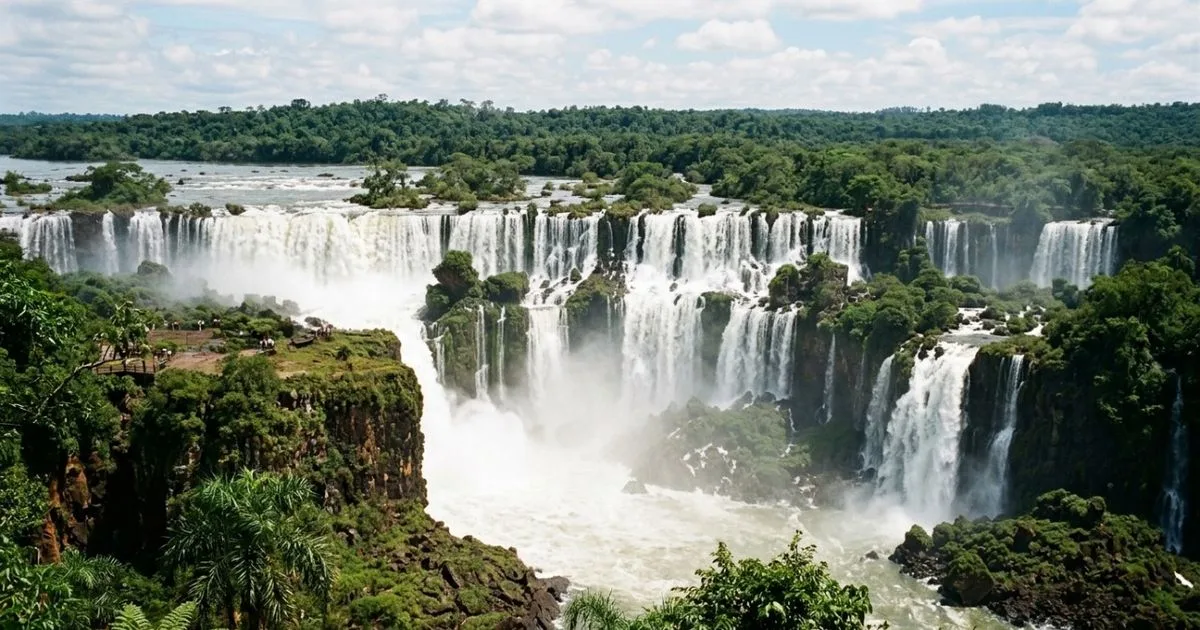 Garganta do Diabo concentra águas e destaca conservação no Parque do Iguaçu