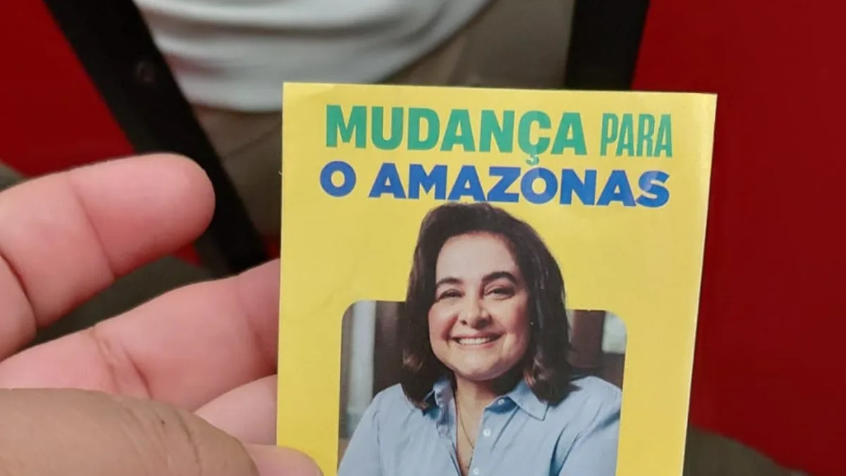 Alunos denunciam distribuição de material de Maria do Carmo na Fametro