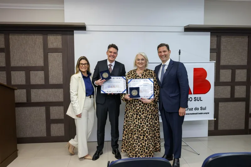 OAB/RS reconhece trajetórias de Ezequiel Vetoretti e Rosemari Hofmeister