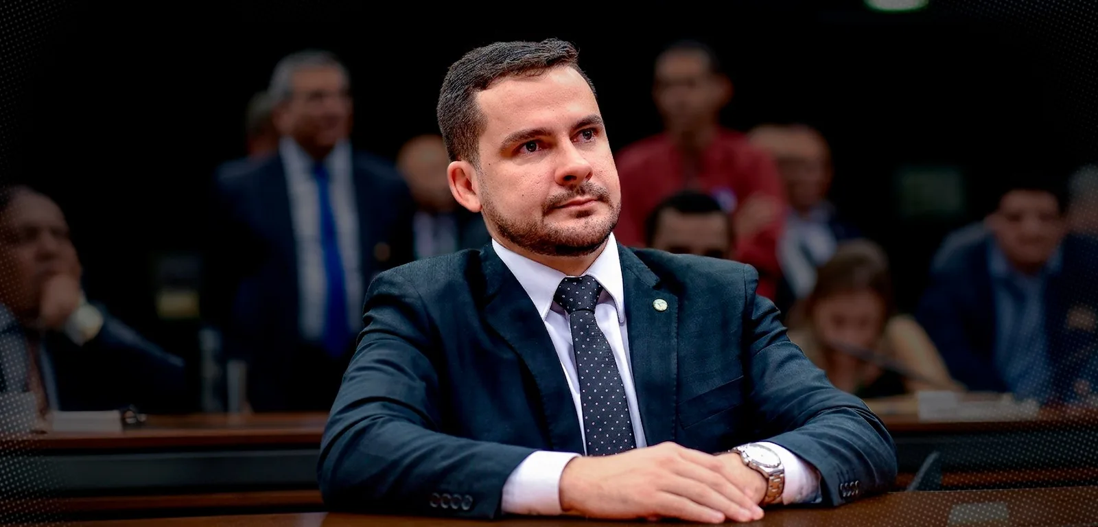 Alberto Neto usa ‘kit obstrução’ para atrasar análise da escala 6×1 e sai derrotado