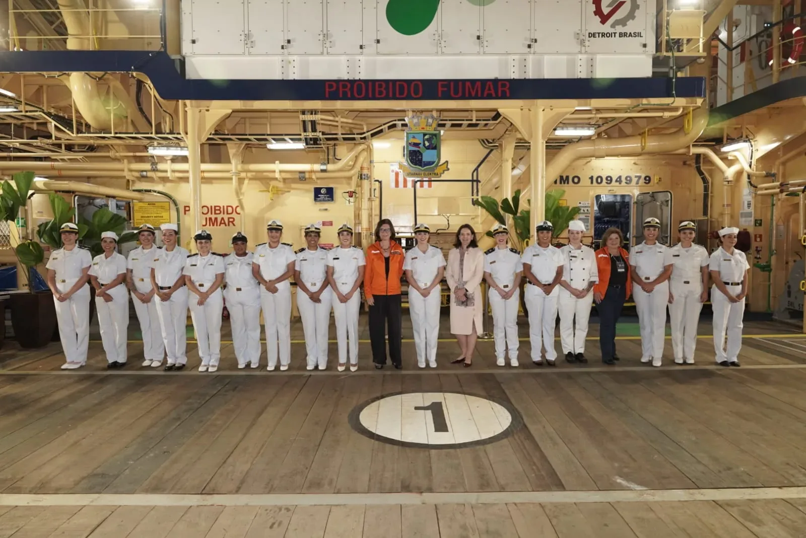 Petrobras batiza navio com tripulação feminina e investimento de R$ 450 milhões