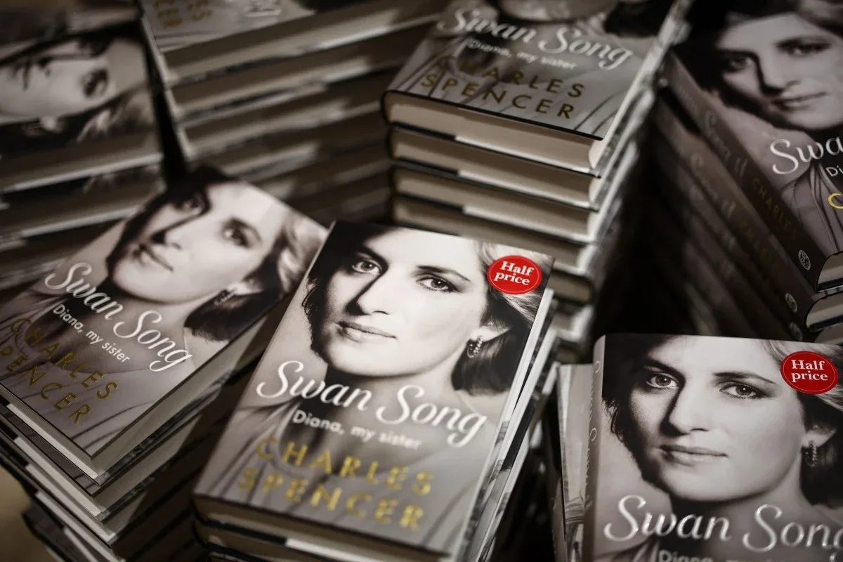 Livro de Charles Spencer reabre disputas sobre Diana e a monarquia britânica