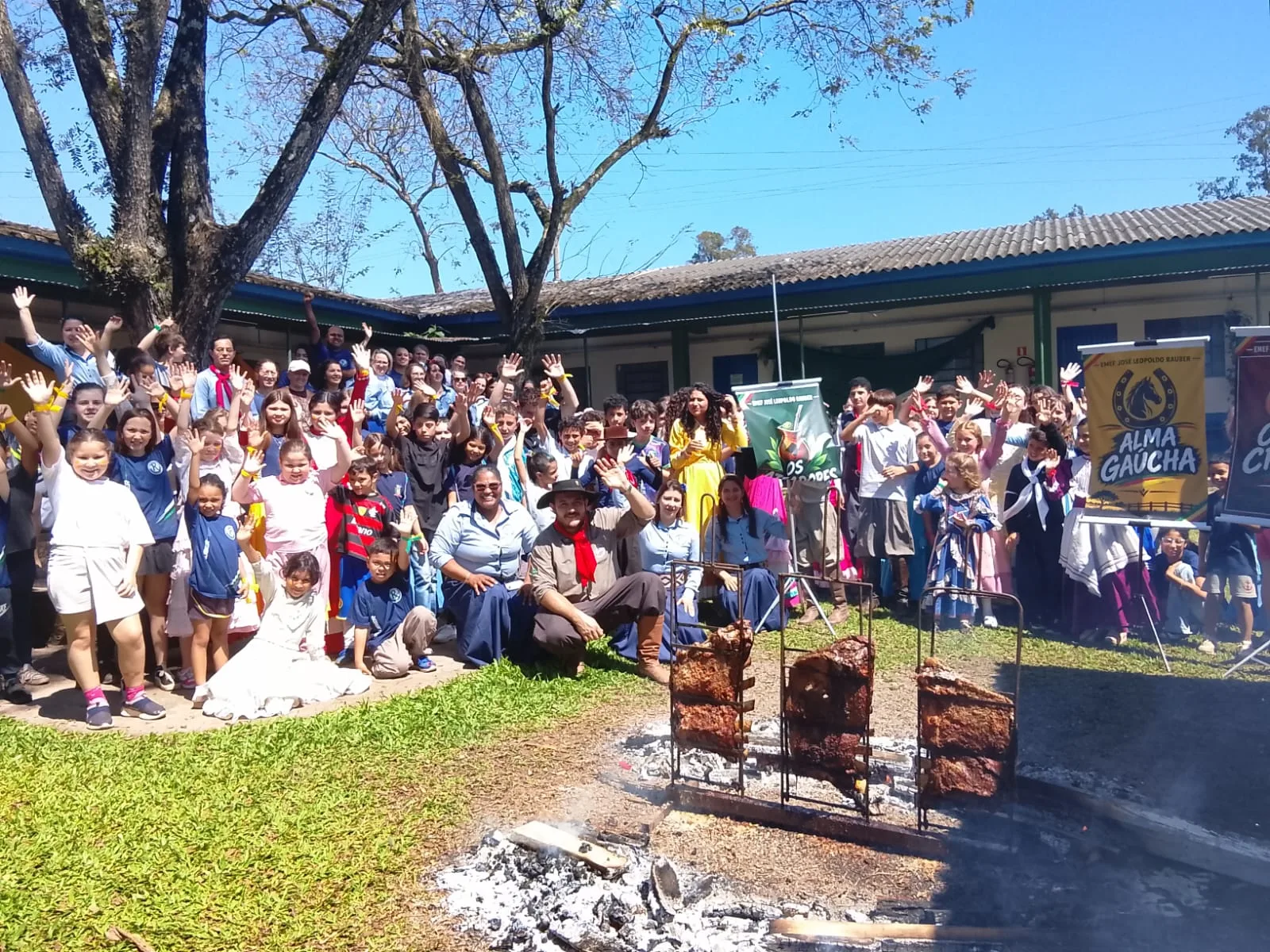 Programações escolares incluem mateada, mostra e atividades tradicionalistas