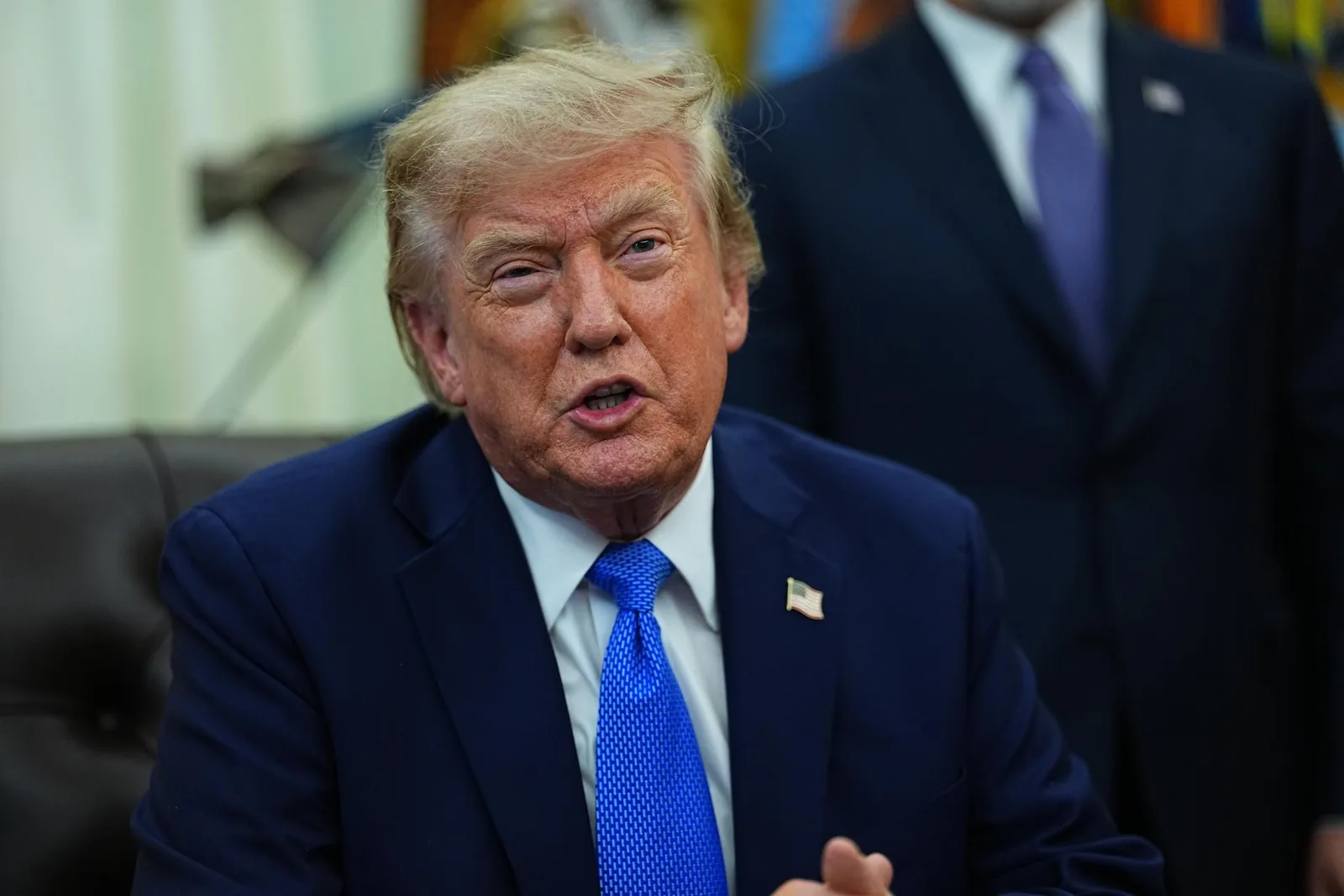 Trump ameaça ação militar contra instalação nuclear subterrânea no Irã