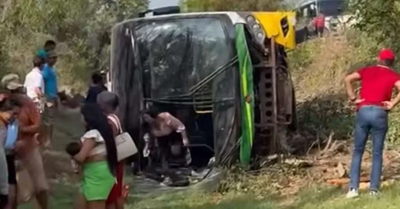 Acidente com ônibus do TFD mobiliza socorro na PA-151, em Cametá