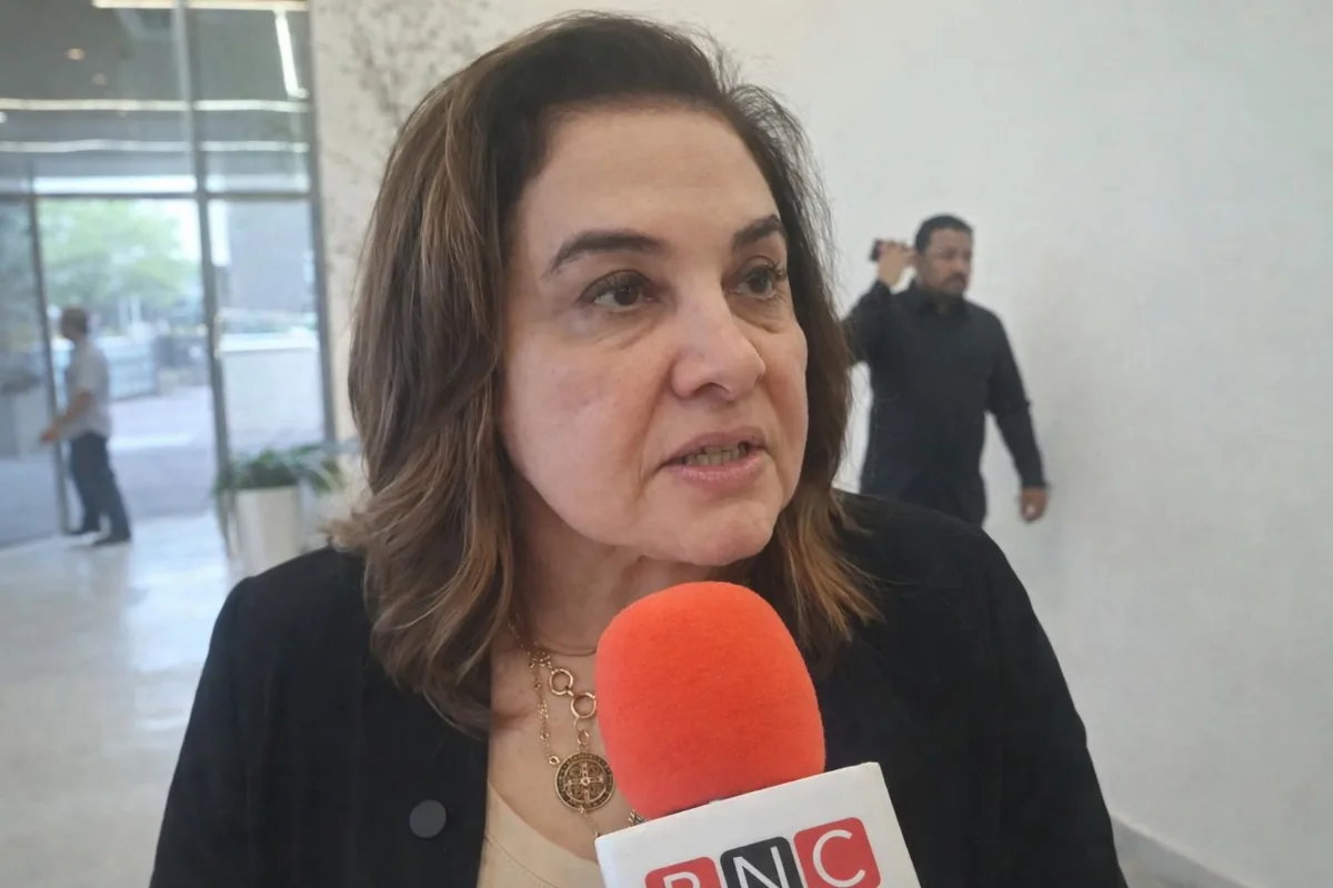 Maria do Carmo tenta justificar encontro com acusados de tráfico