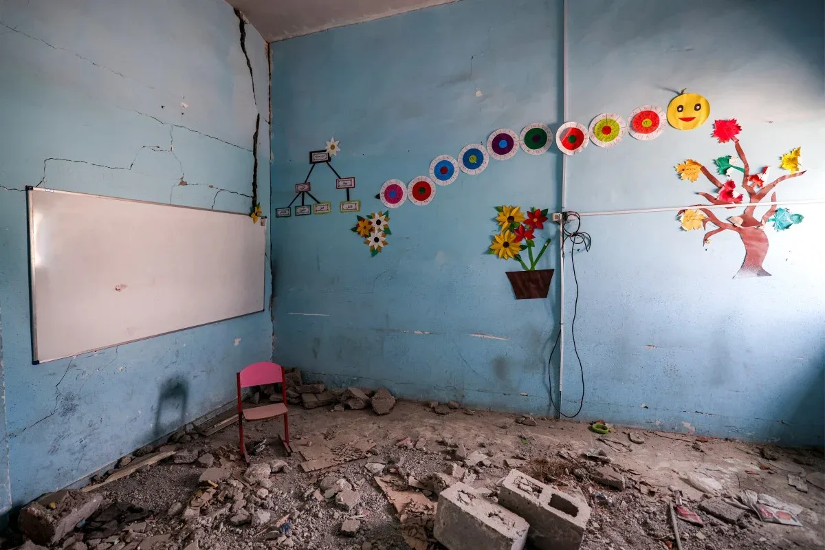 Escolas reabrem no Irã após sete meses de interrupção