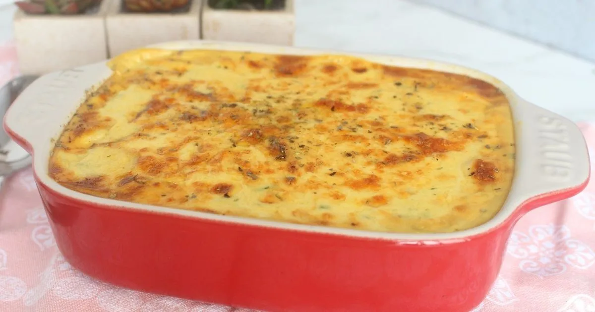 Fricassê vegetariano de grão-de-bico fica cremoso e gratinado
