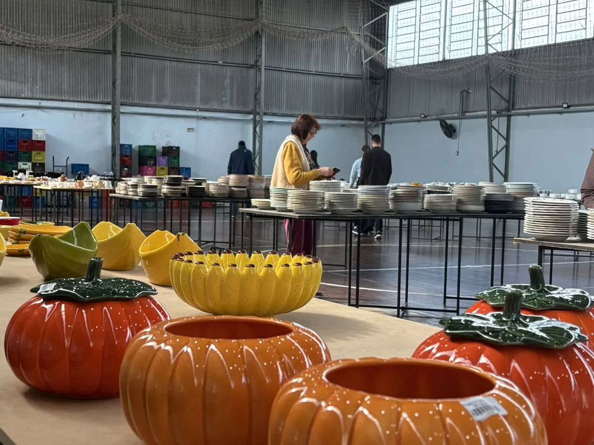 APAE de Santa Cruz do Sul receberá percentual das vendas de feira de louças