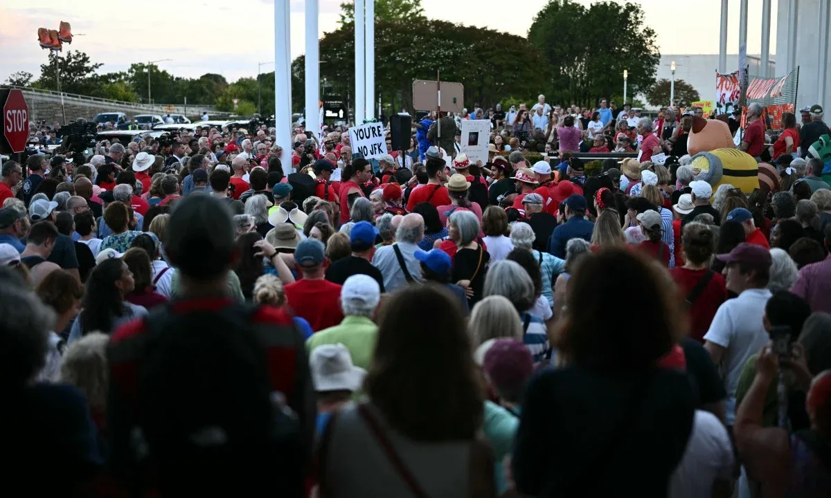 Ato no Kennedy Center contesta reforma e tentativa de mudança de nome