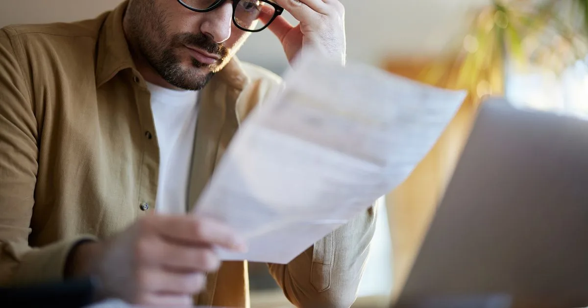 Pesquisa aponta que 53% dos trabalhadores terminam o mês sem dinheiro suficiente