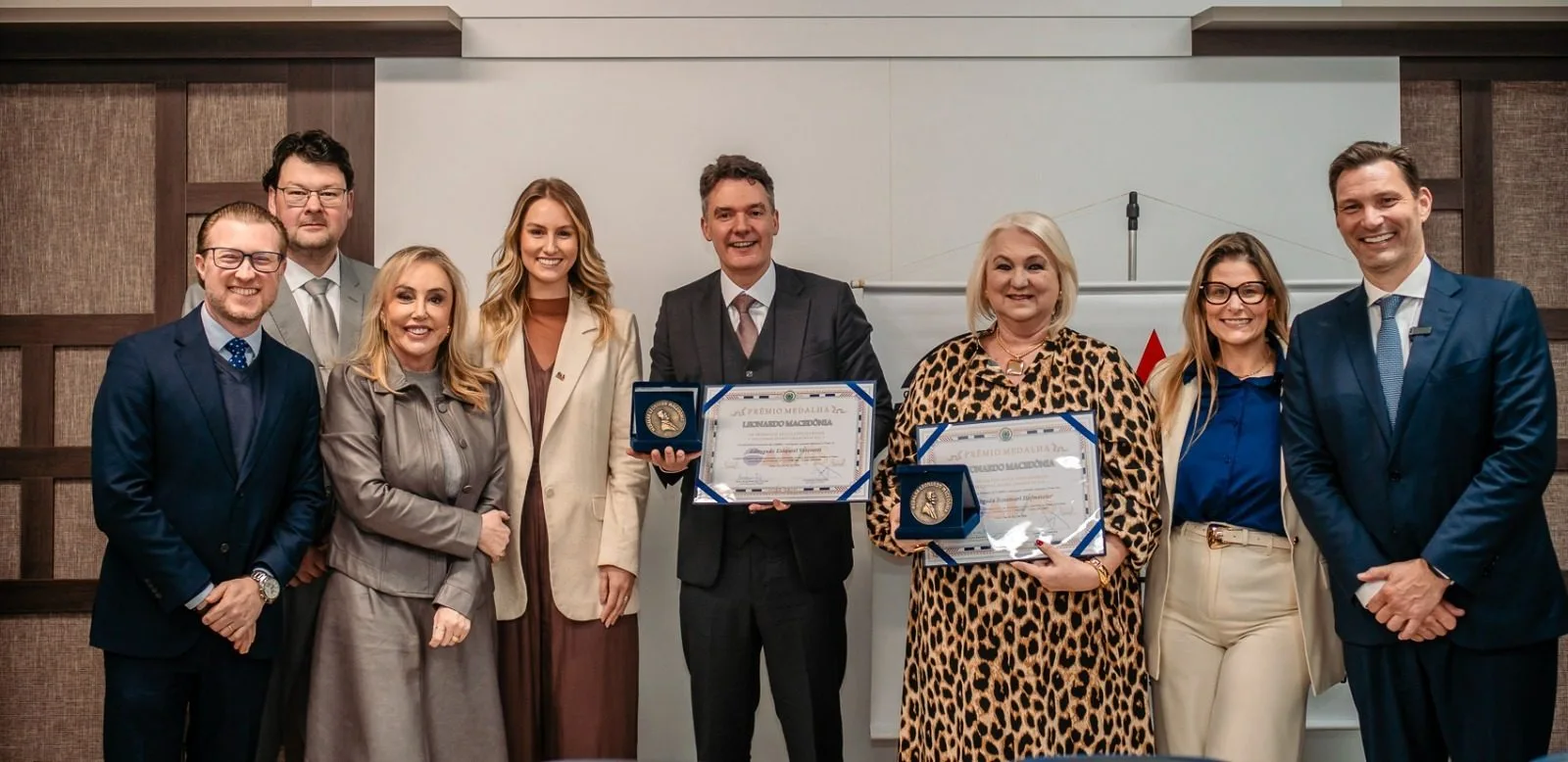 Ex-presidentes da OAB de Santa Cruz do Sul recebem Medalha Leonardo Macedônia