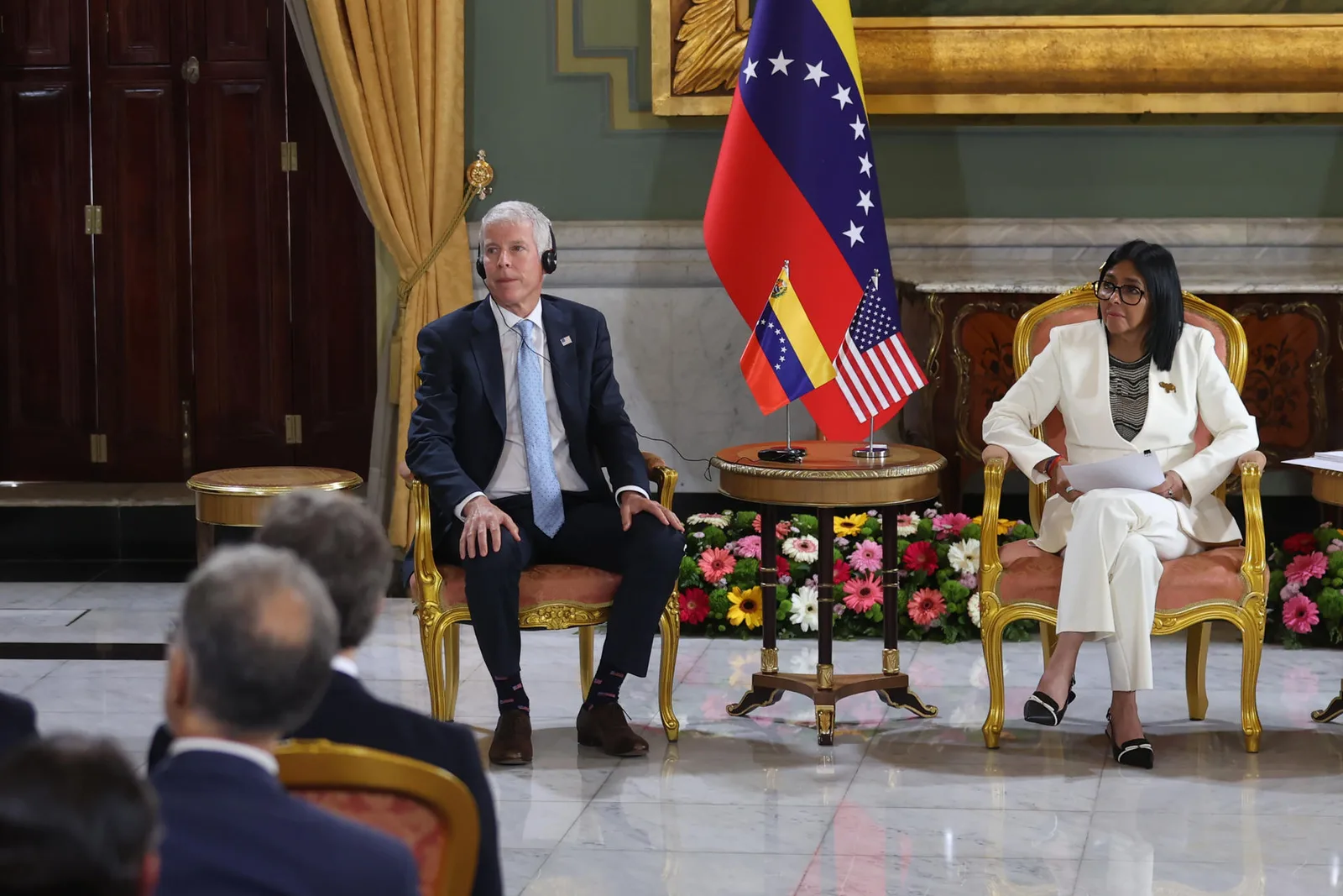 Acordo de petróleo entre Trump e Venezuela enfrenta oposição e questionamentos