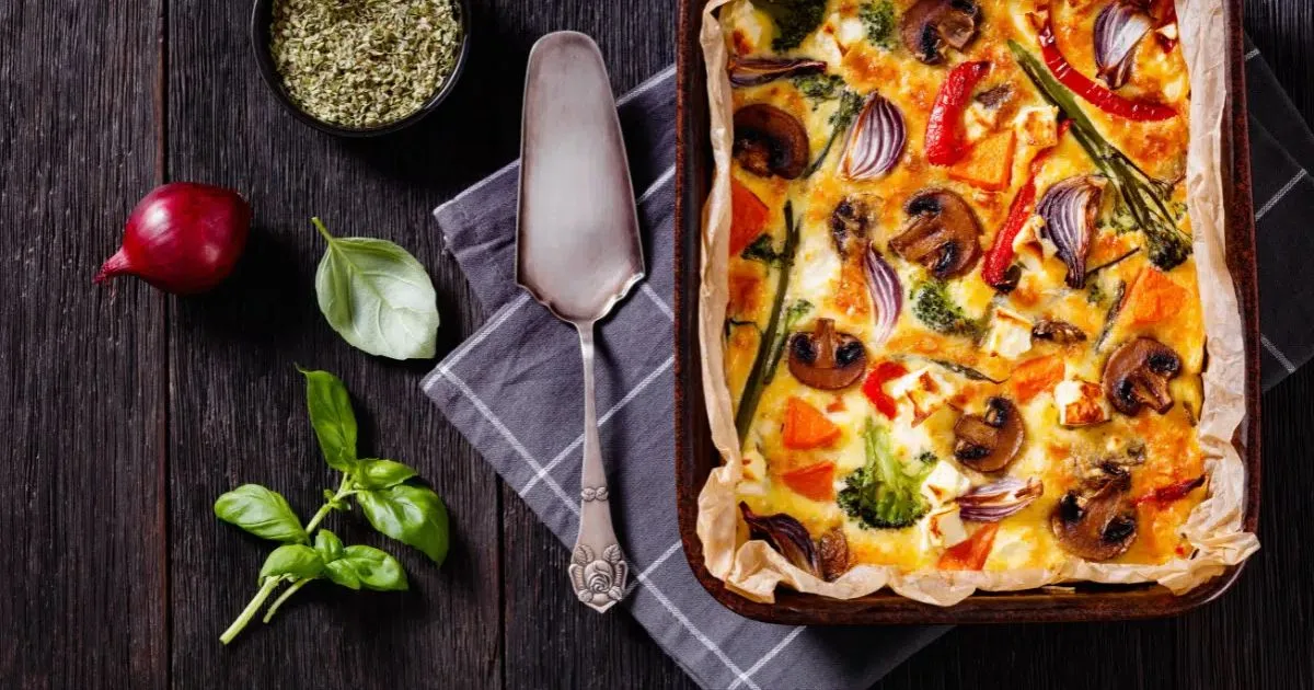 Cinco omeletes de forno com ingredientes ricos em proteínas