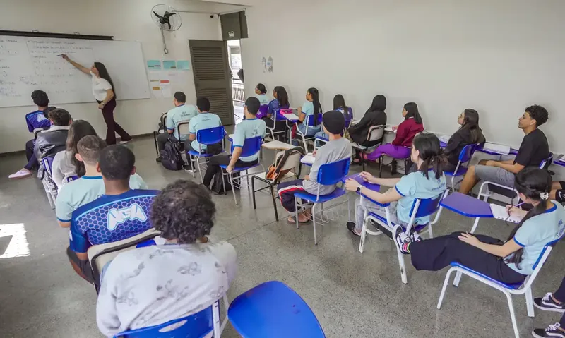 Pisa 2025: Brasil diminui distância, mas segue abaixo da média da OCDE