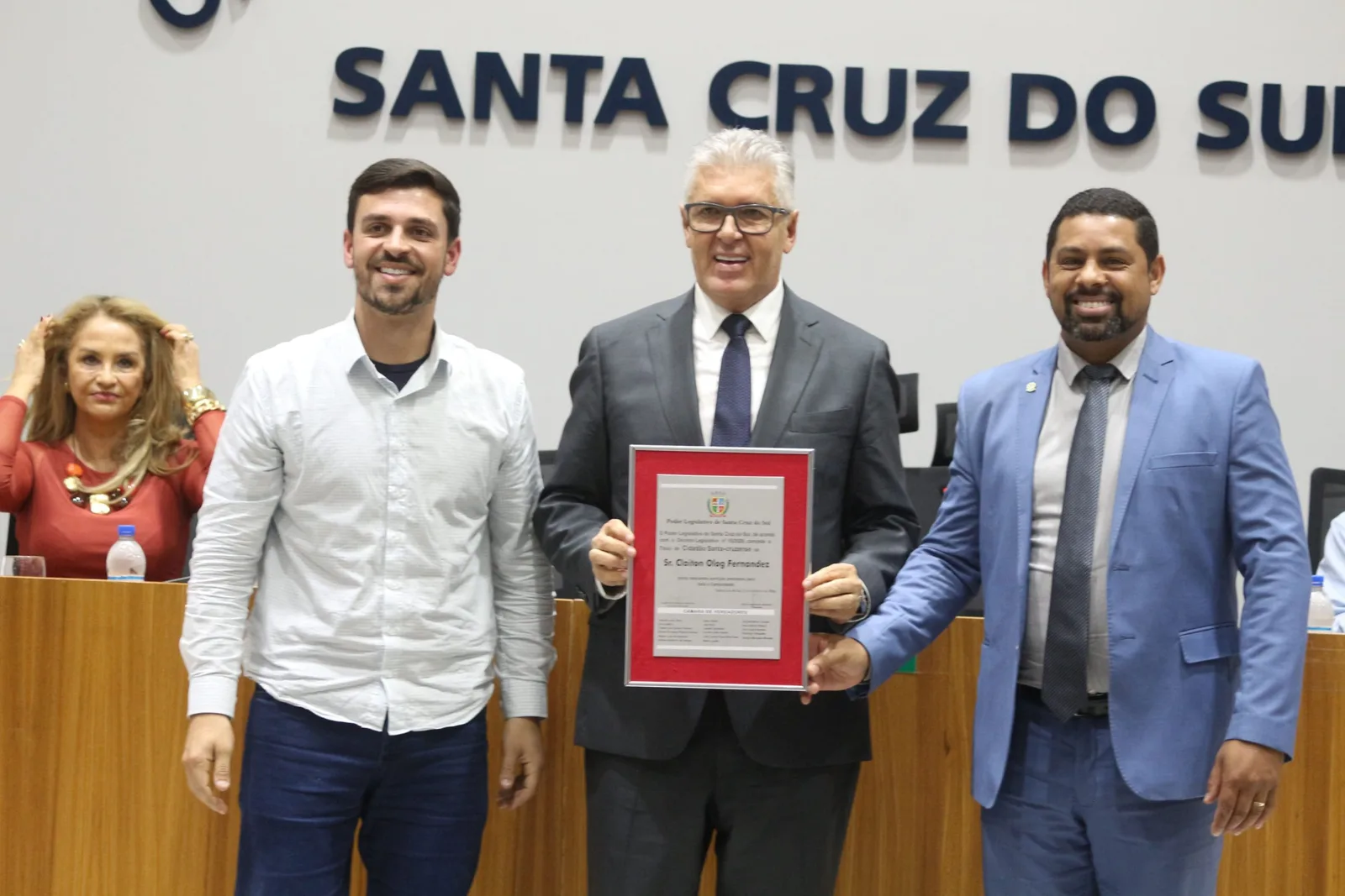 Trajetória de Claiton Fernandez em Santa Cruz do Sul é reconhecida com homenagem