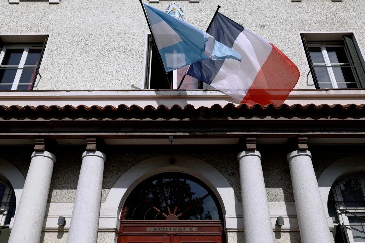 Diretor da Casa Argentina de Paris deixa o cargo após série de acusações