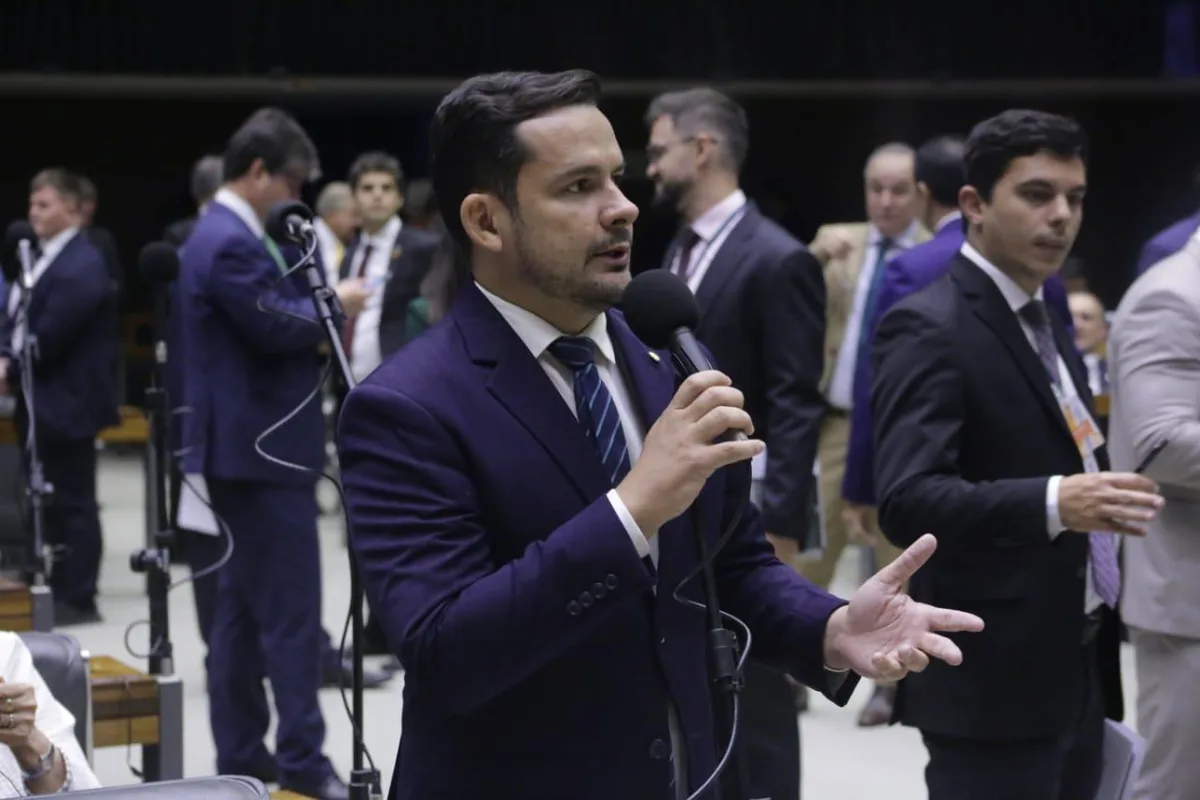 Alberto Neto justifica voto contra a reforma tributária e ZFM