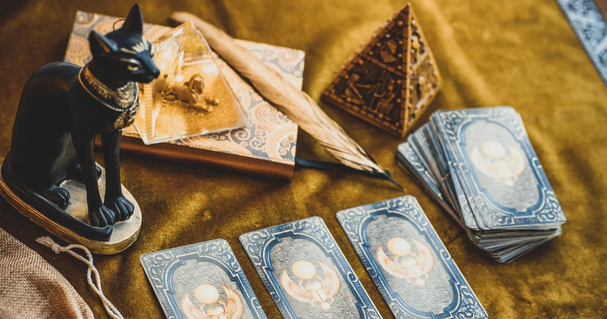 Tarot aponta escolhas, limites e mudanças para os signos neste sábado