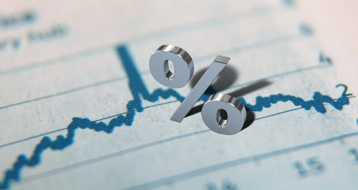 DIs recuam com desaceleração econômica e pesquisas eleitorais no radar