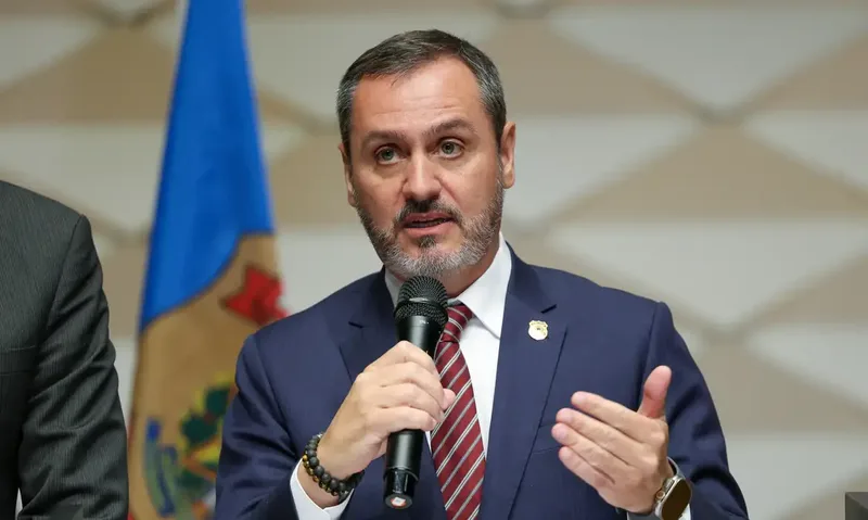 Ministro do STF determina troca temporária no comando da PF por divulgação de documentos