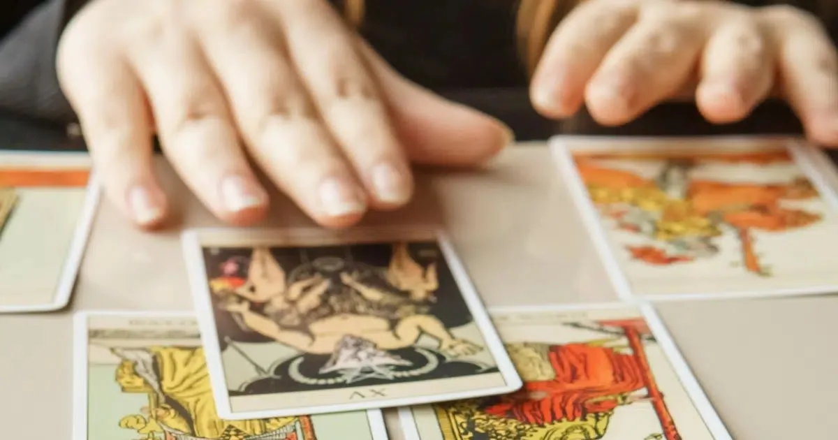 Tarot aponta limites, parcerias e recomeços para os signos