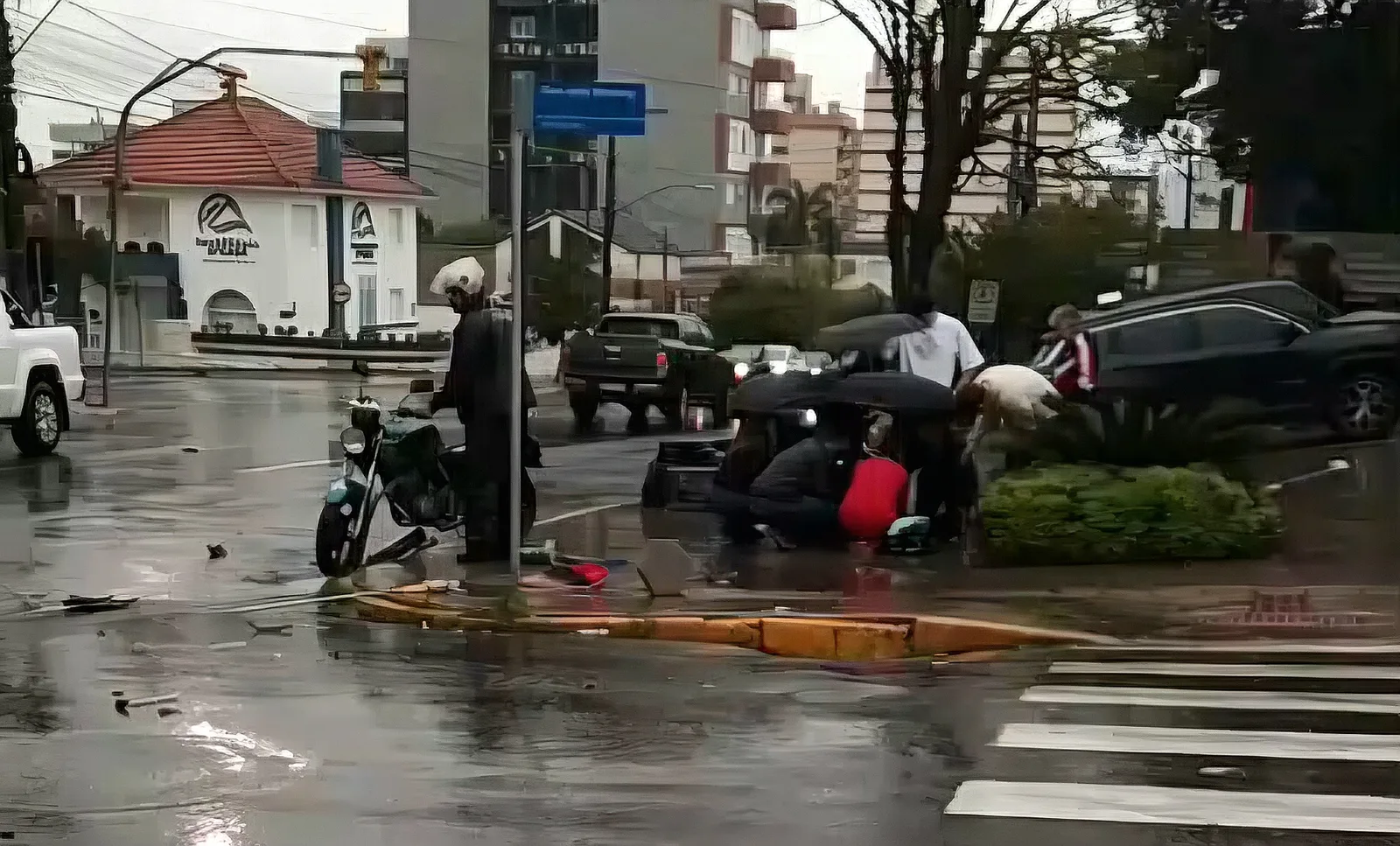 Motociclista é levado ao Hospital Santa Cruz após colisão em Santa Cruz do Sul