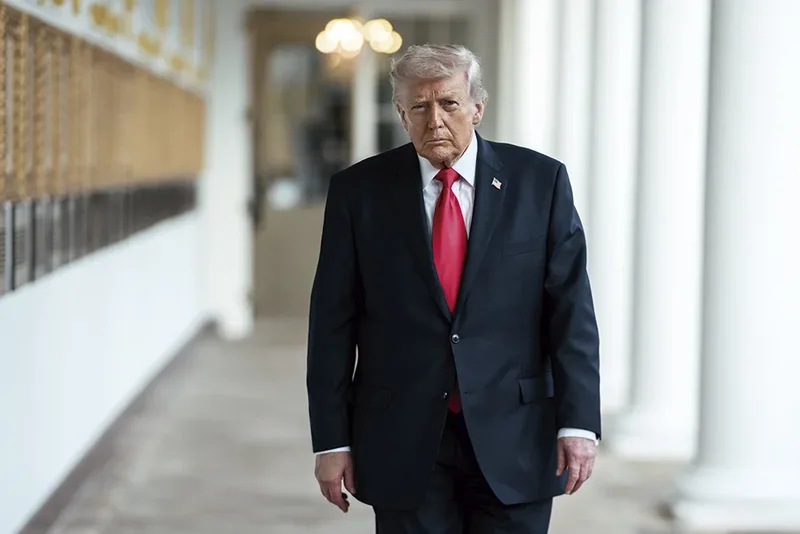 Veículos contestam veto de Trump à cobertura da Casa Branca