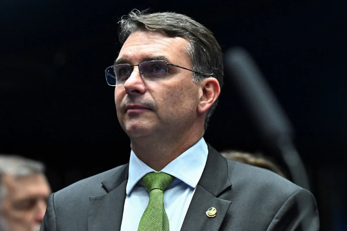 Para 48%, Flávio deveria desistir da candidatura após polêmica com Vorcaro