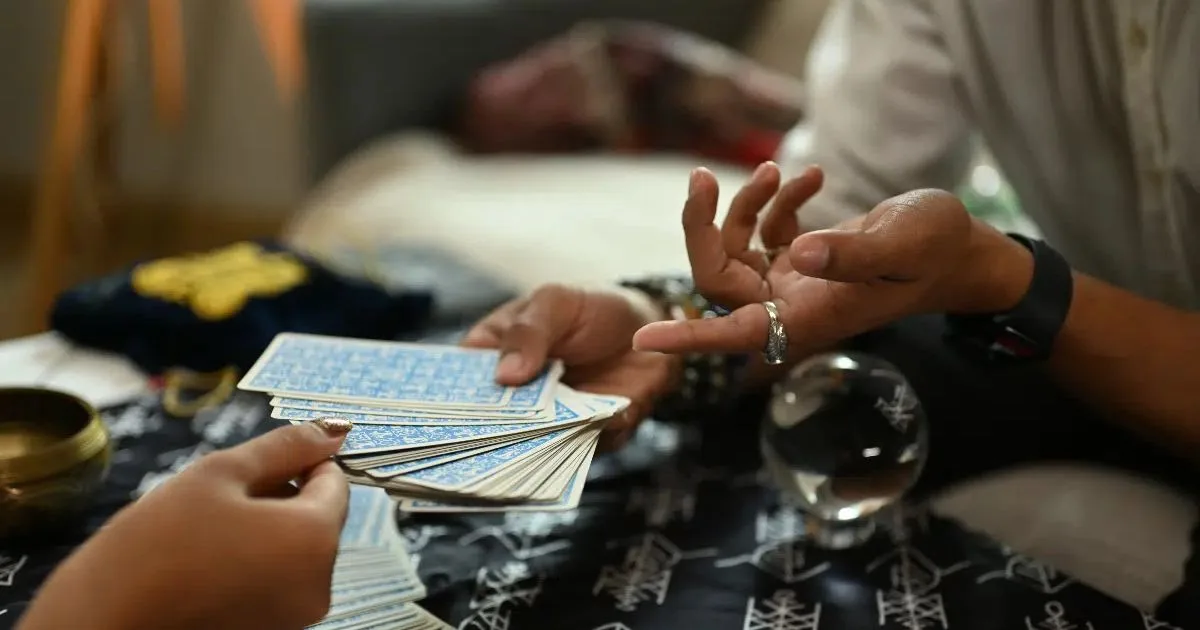 Cartas apontam celebrações, mudanças e decisões para os signos