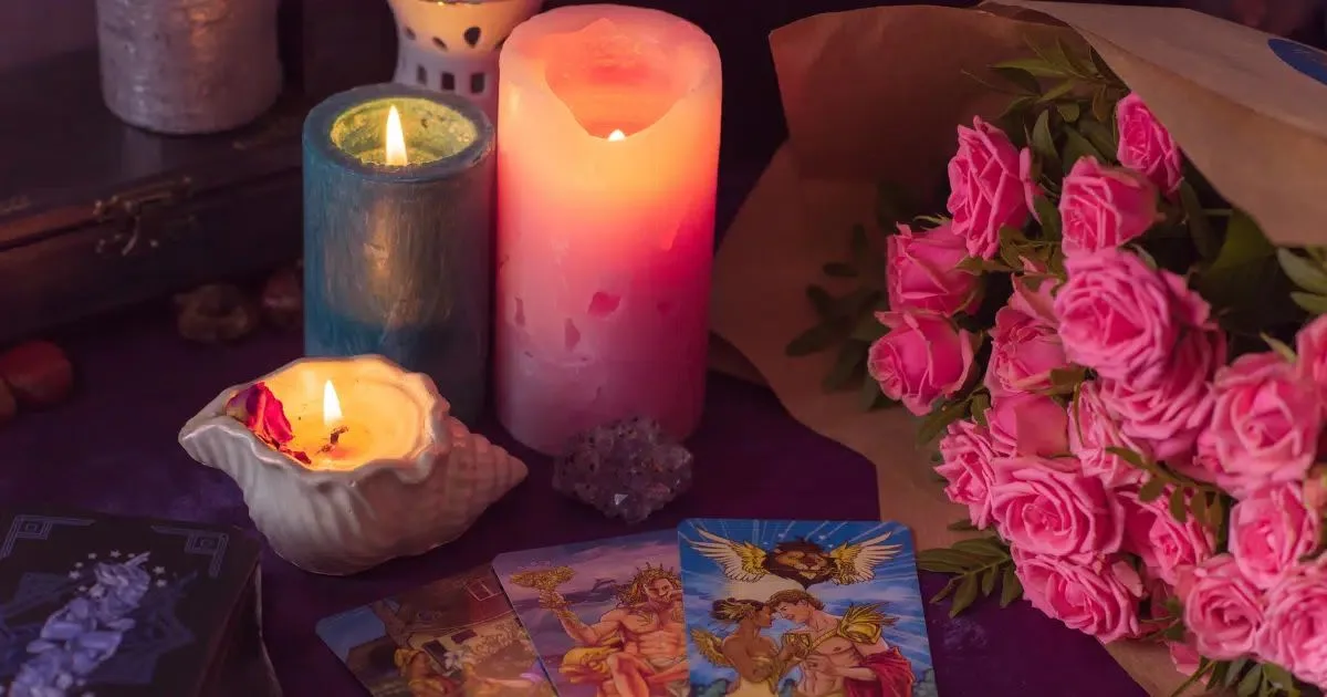 Tarot aponta decisões, mudanças e encontros para os signos neste domingo