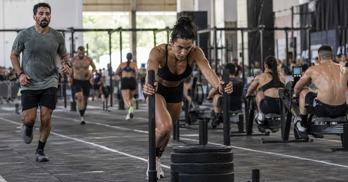 Hyrox combina corrida e exercícios funcionais em sequência padronizada