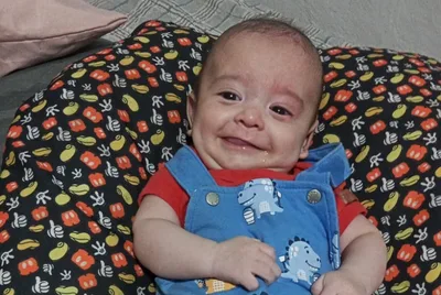 Família busca apoio para manter fisioterapia de bebê após internação